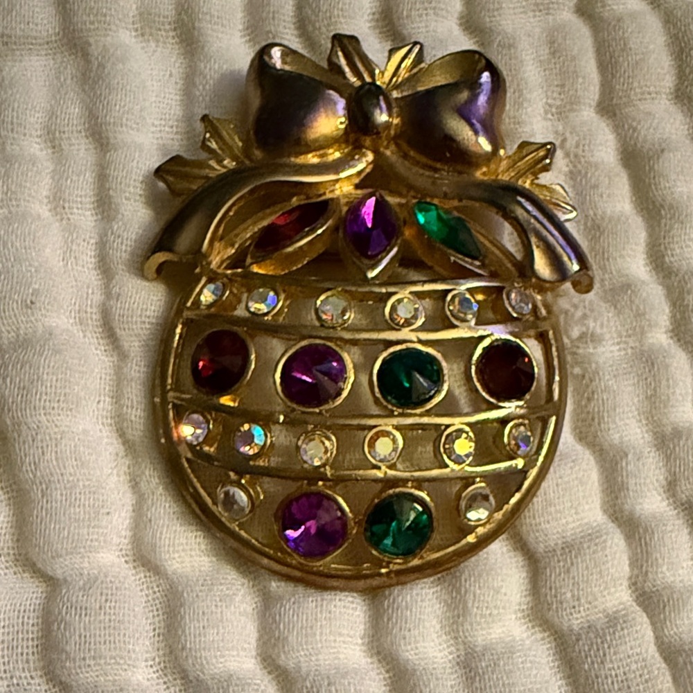 Elegant Gold and Multicolor Gem Brooch